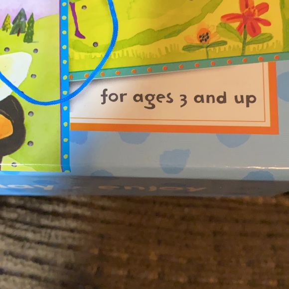 eeBoo more friendly bugs Lacing Cards 8 cards & laces for ages 3 and up - Picture 5 of 9